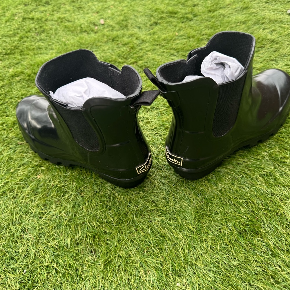 Clark’s Black Ankle Rain Boots - Picture 10 of 15